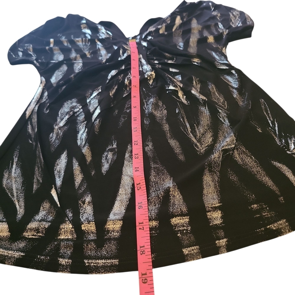 Daytrip by Buckle Metallic Silver Ruched V-Neck Top Women’s Small - Picture 8 of 10